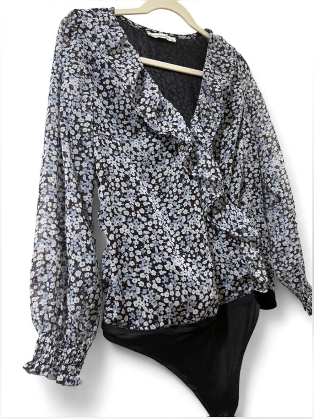 Abercrombie & Fitch blue floral chiffon long-sleeve ruffle bodysuit size L - Picture 2 of 6